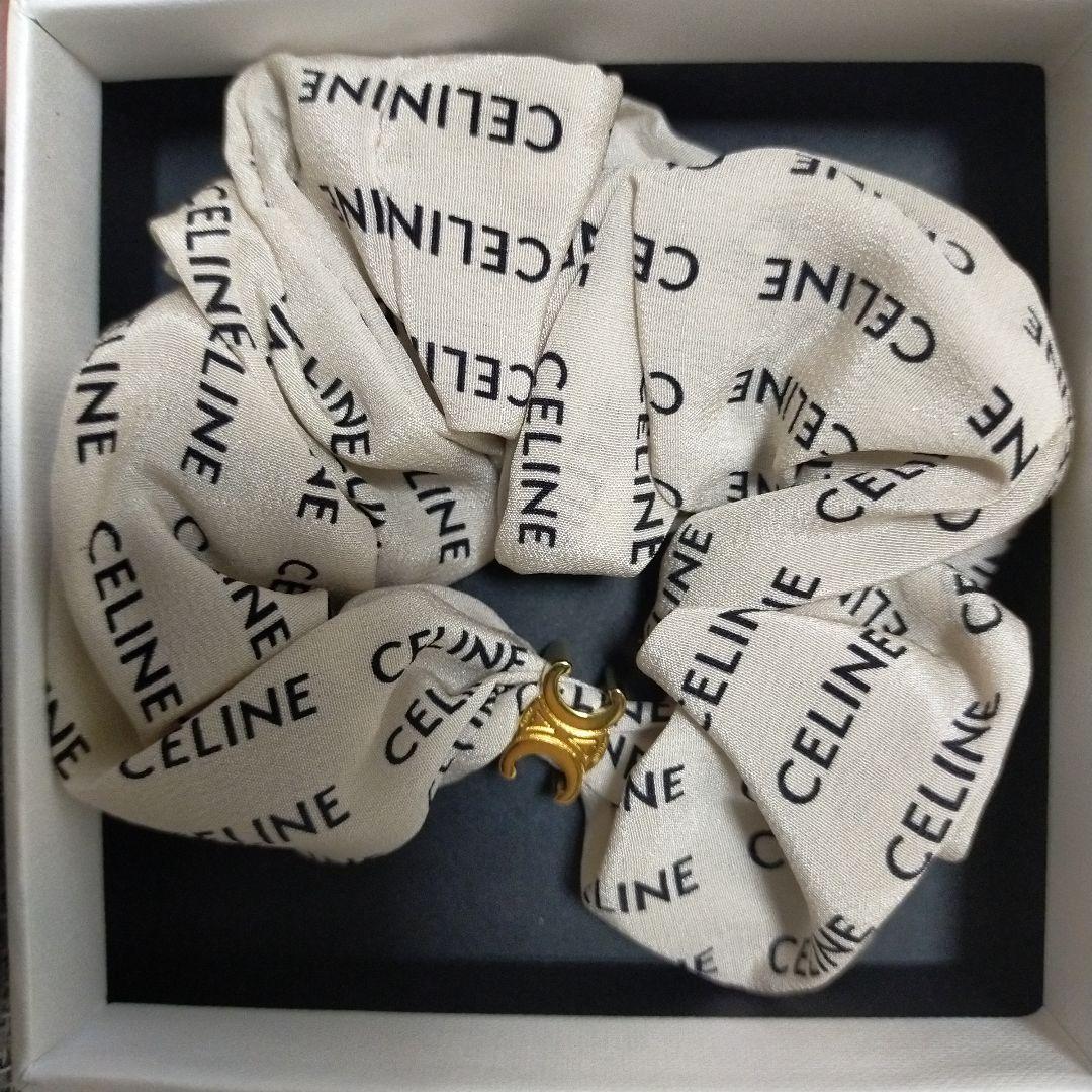 CELINE ロゴ入りシルクブローチ