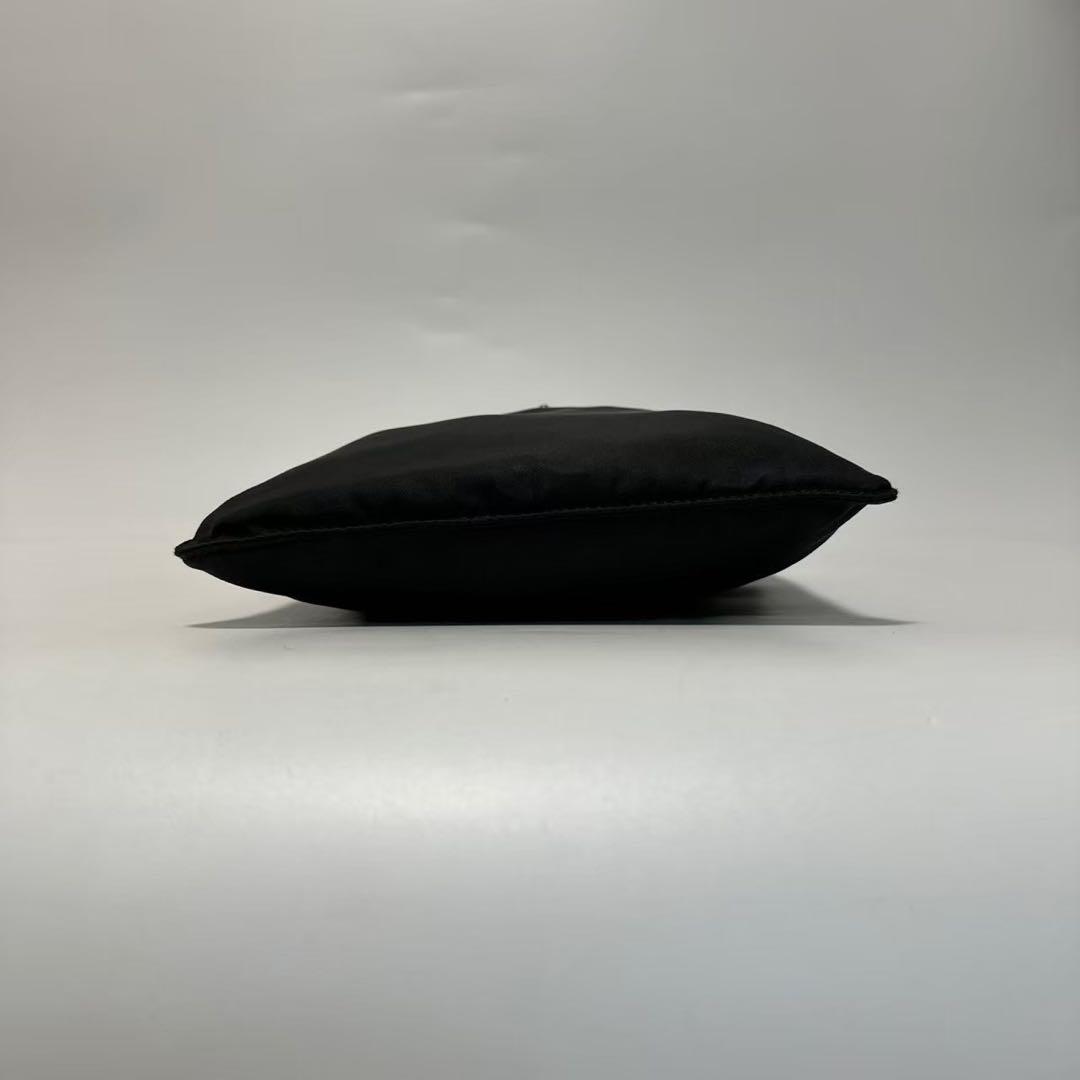 専用o37【美品】プラダ　三角ロゴナイロン　ブラックショルダーバッグサコッシュ.