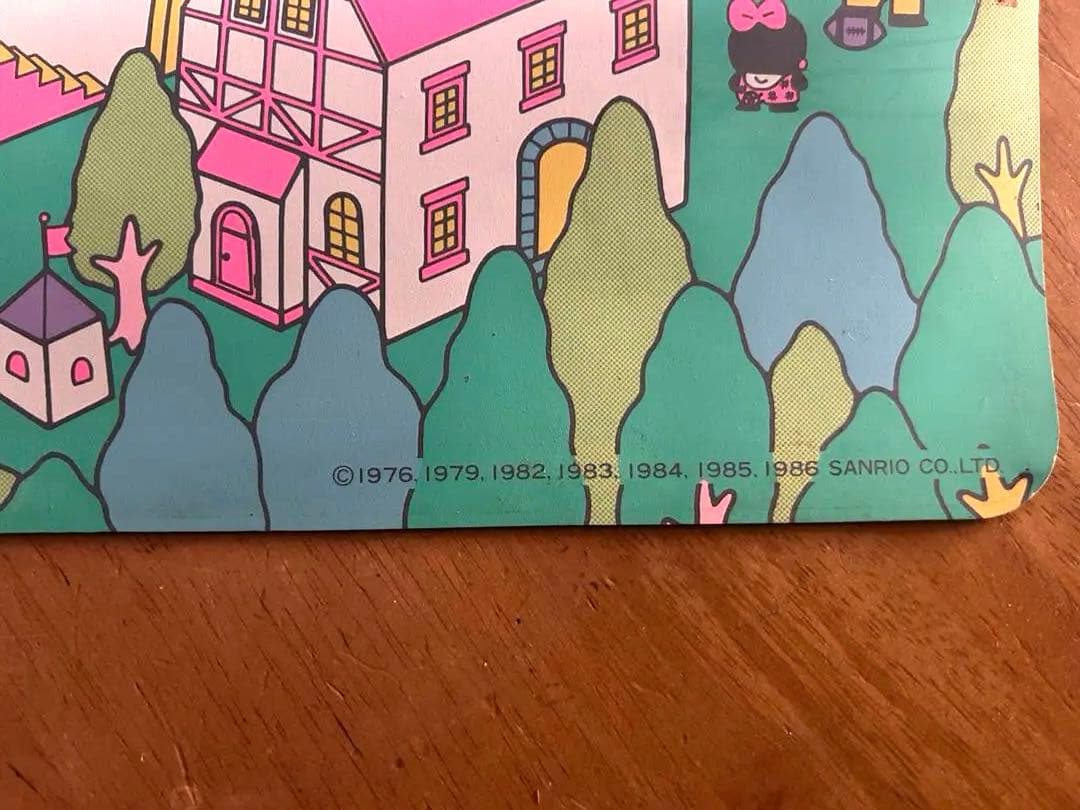 サンリオ　オールキャラクターズ　デスクマット