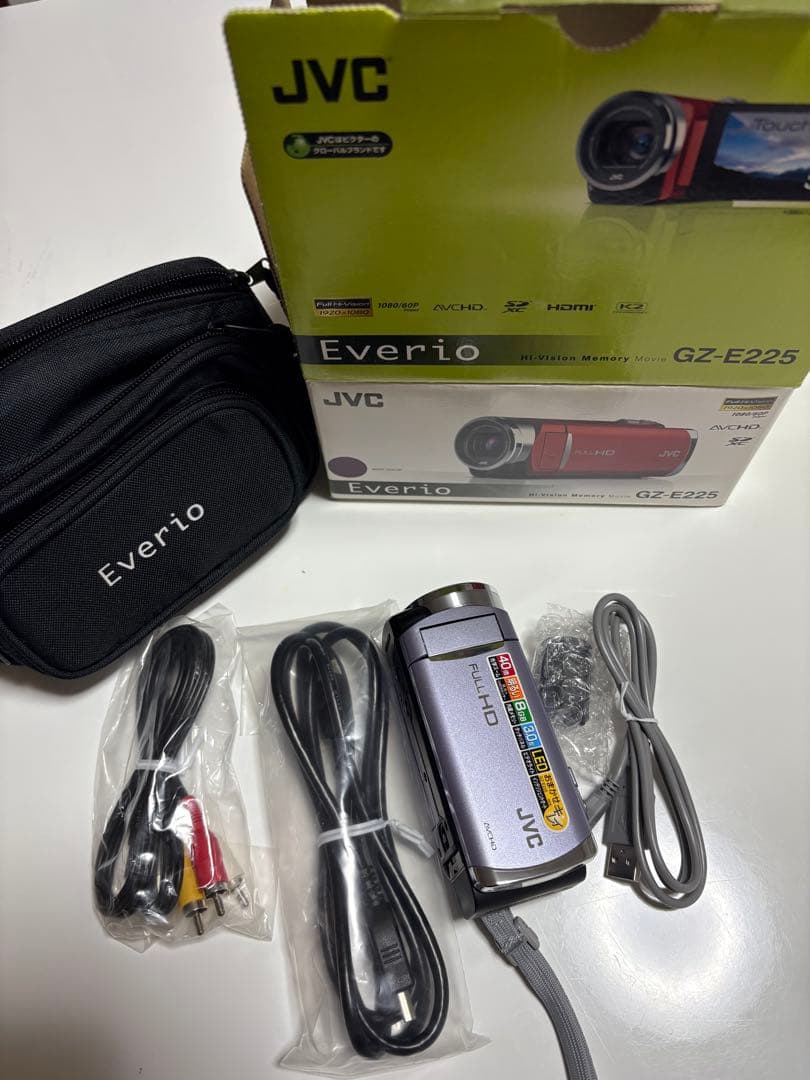 美品　ほぼ未使用　JVC　Everio GZ-E225 ビデオカメラ
