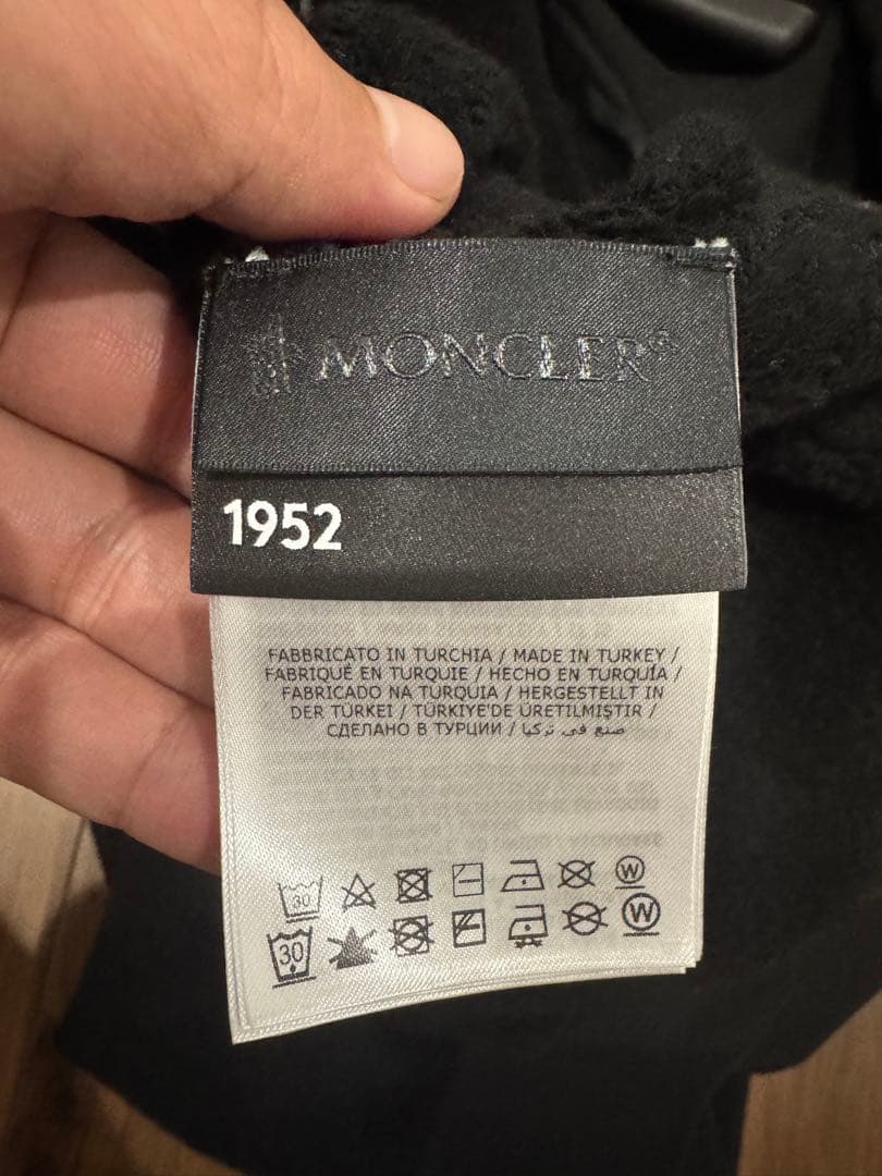 モンクレール　ジーニアス　ワッペンロゴパーカー 1952