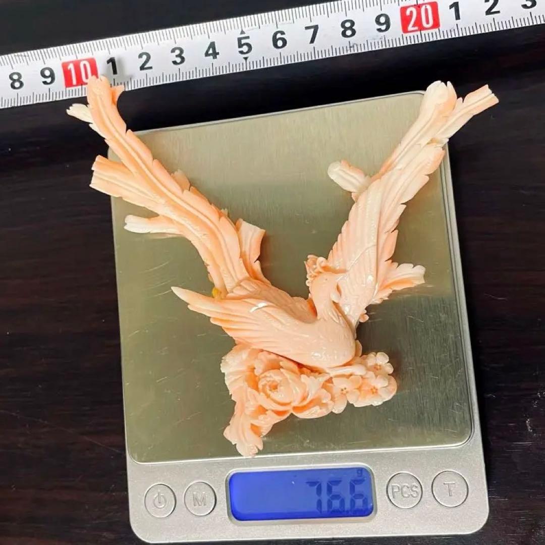 本珊瑚　珊瑚置物　手彫り　　珊瑚彫刻　桃珊瑚　鳳凰　帯留め　宝石珊瑚　重さ76ｇ