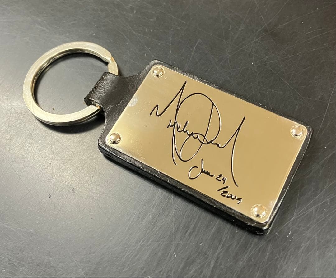 マイケル・ジャクソン MJ46 サインキーホルダー セット　黒　赤　セット
