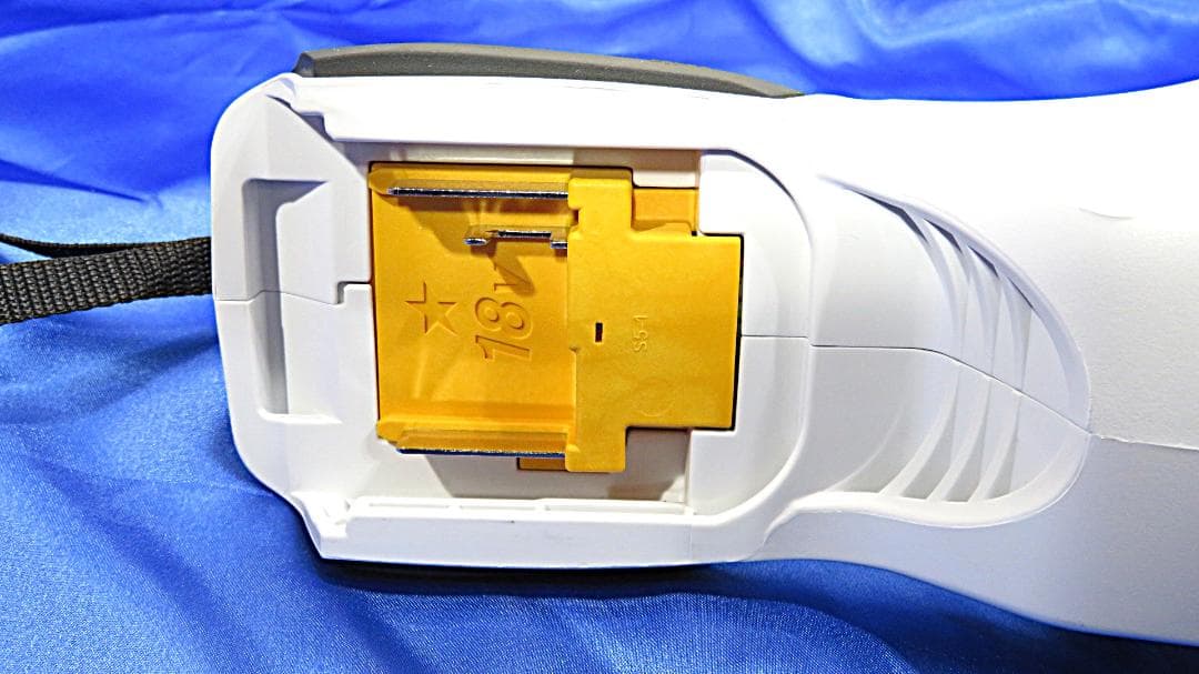 Makita　マキタ　展示品　 スティッククリーナー ホワイト　CL180FD