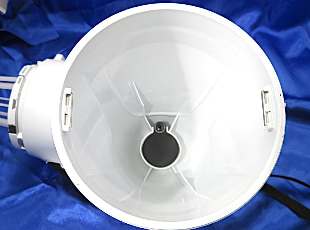 Makita　マキタ　展示品　 スティッククリーナー ホワイト　CL180FD