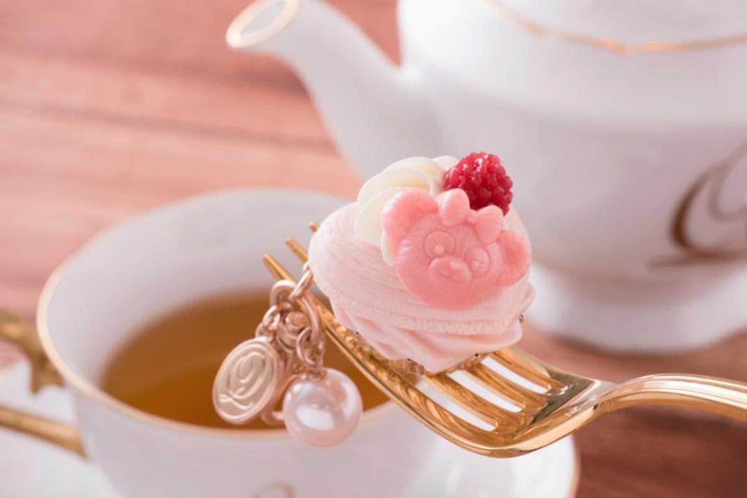 新品 Q-pot. シェリーメイ ラズベリーシェルマカロン バッグチャーム