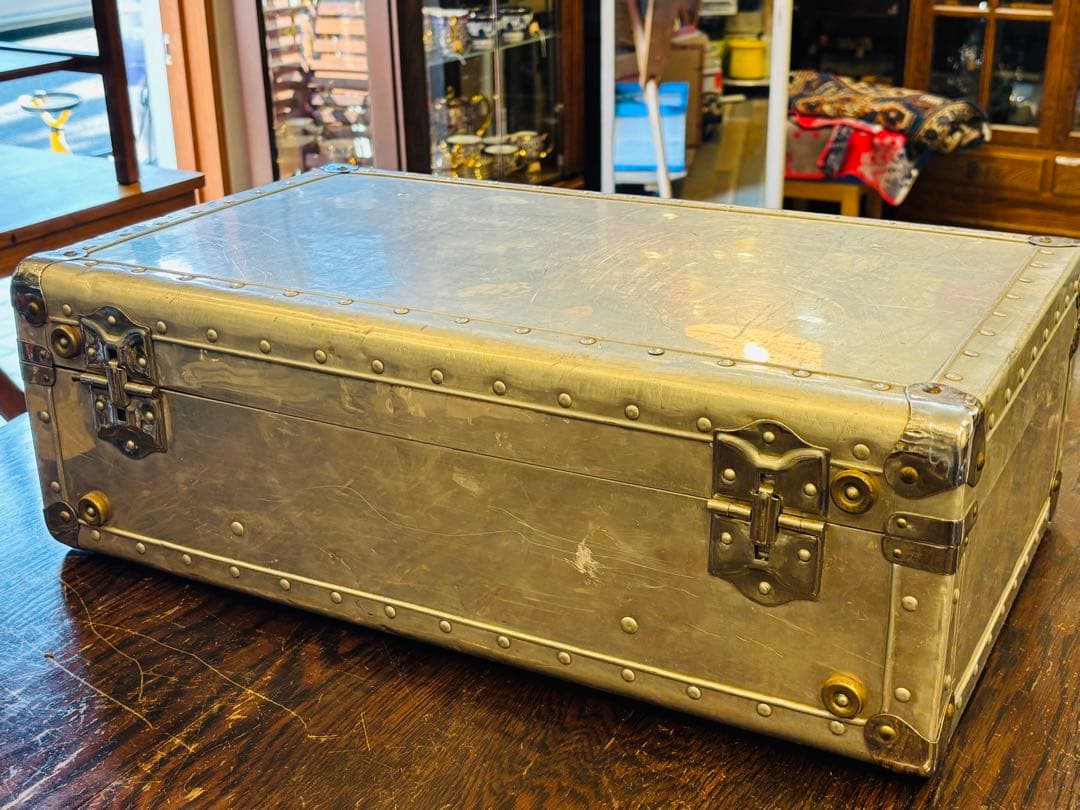 ヴィンテージ　トランク　金属製　取手も金属　シルバー　アタッシュケース　高級