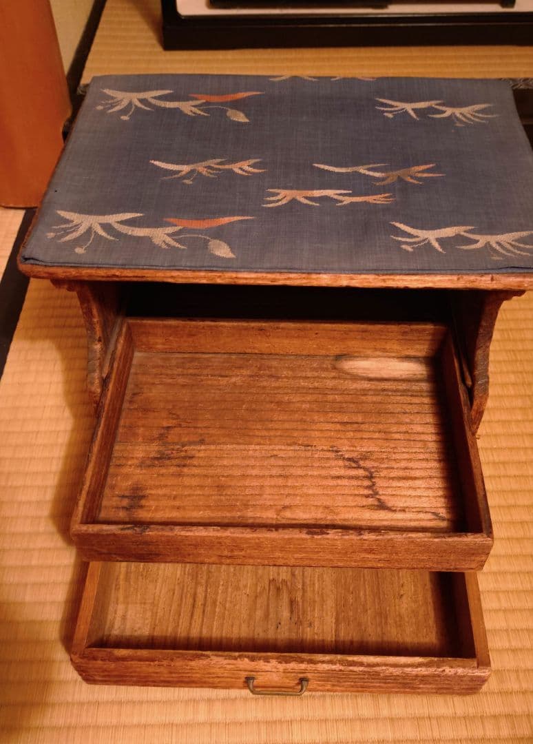 桐製収納付き稽古用譜面台　三味線　謡曲　 布張り天板