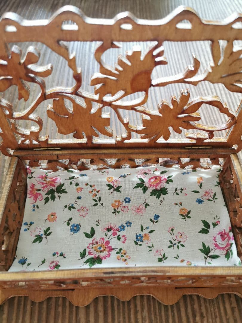 アンティークベルギー 透かし五面草花紋彫 木製小箱 小物入れ アール・ヌーヴォー