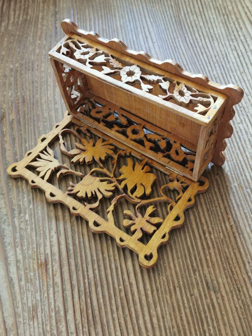 アンティークベルギー 透かし五面草花紋彫 木製小箱 小物入れ アール・ヌーヴォー