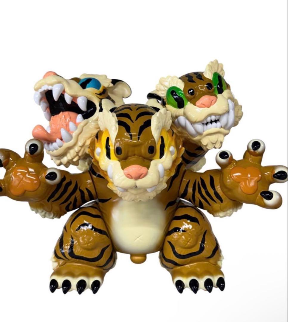 GRAPE BRAIN × STRANGECAT TOYS 三面猛虎 コショウ