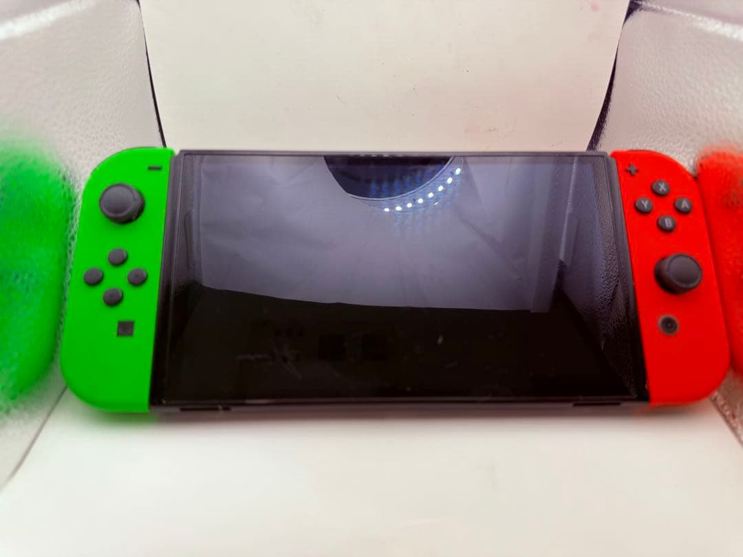 d*3様 Nintendo Switch 本体 グリーンとレッドジョイコン