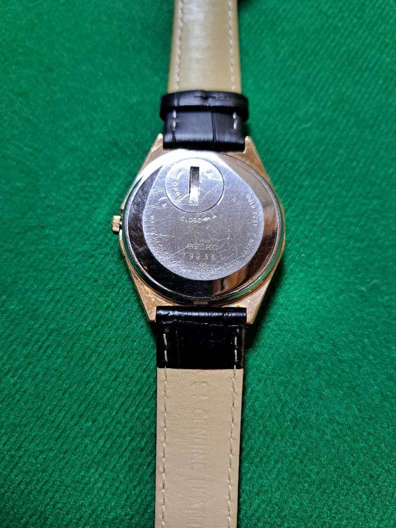 SEIKO キング　クォーツ腕時計 ゴールド