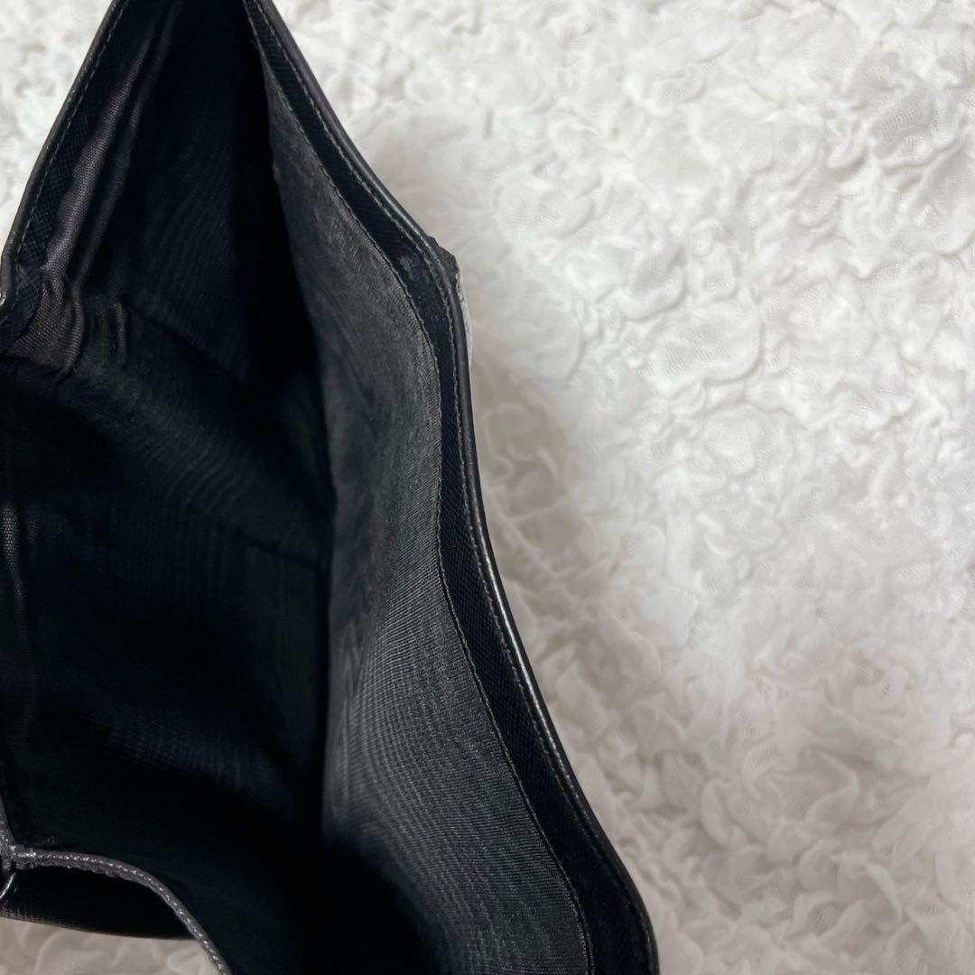 美品✨プラダ　三つ折り財布　サフィアーノ　レザー　三角ロゴ　プレート　ブラック