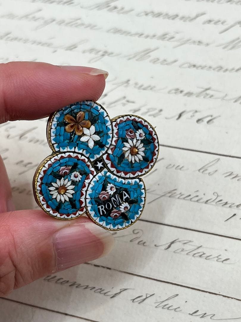 まりちゃんイタリアヴィンテージ マイクロモザイクブローチROMA文字ブルー
