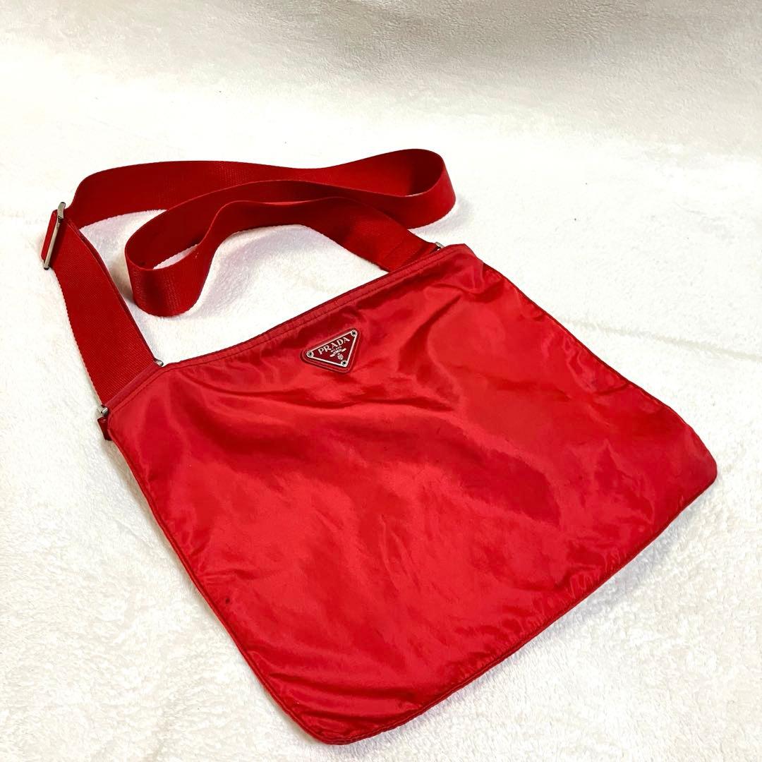 PRADA ショルダーバッグ サコッシュ 斜めがけ トライアングルロゴ レッド