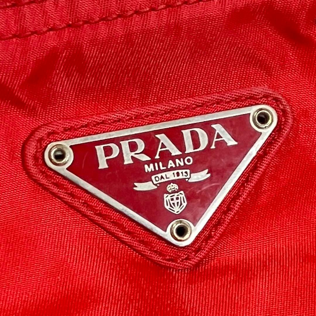 PRADA ショルダーバッグ サコッシュ 斜めがけ トライアングルロゴ レッド