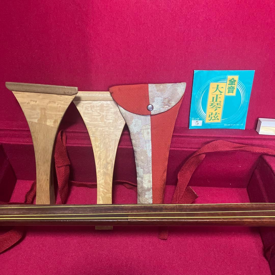 三味線本体と付属品（ハードケース付）セット