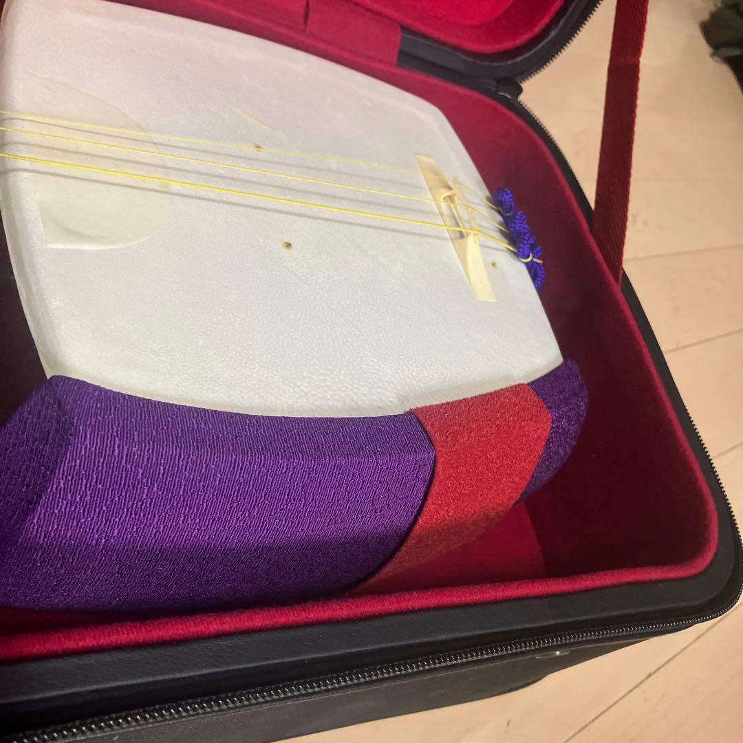 三味線本体と付属品（ハードケース付）セット