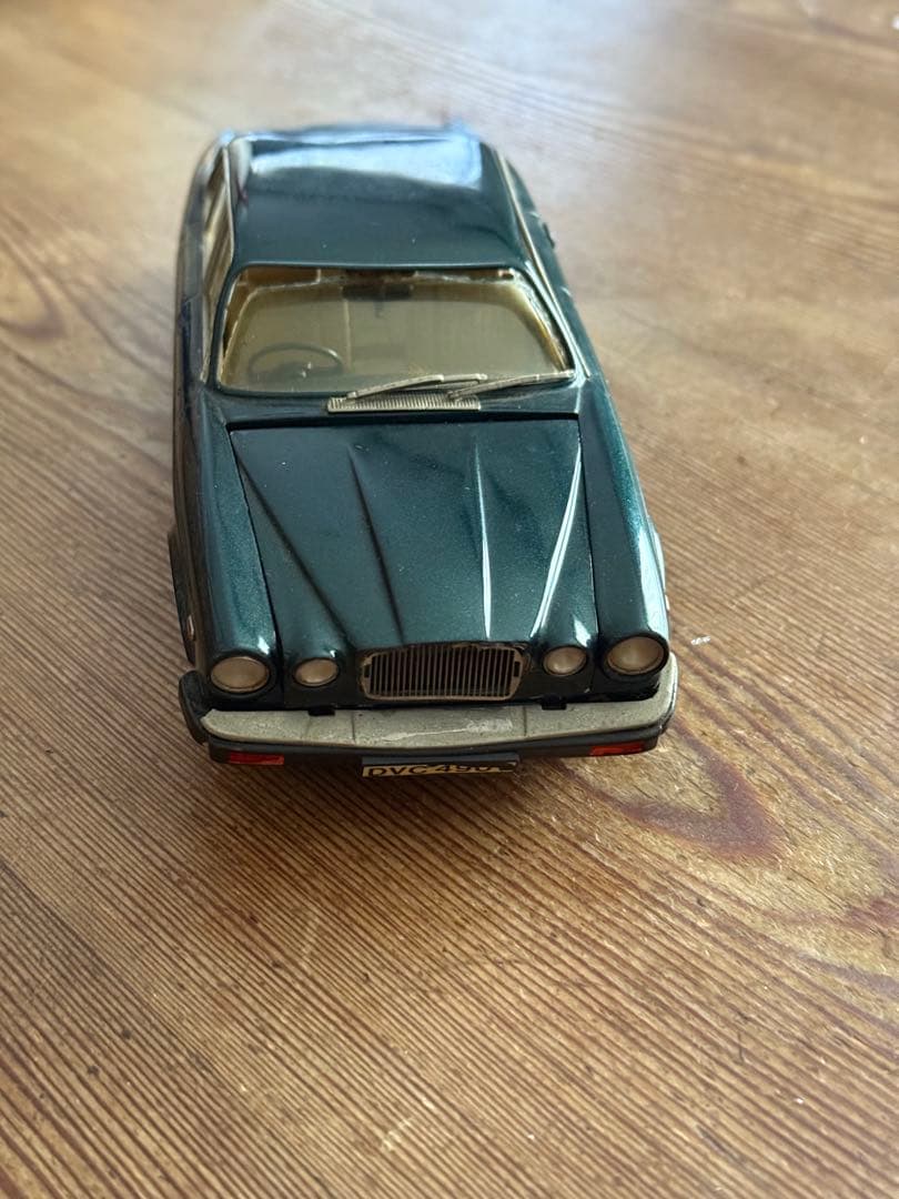 DVC490Y ジャガーダークグリーン ミニカー