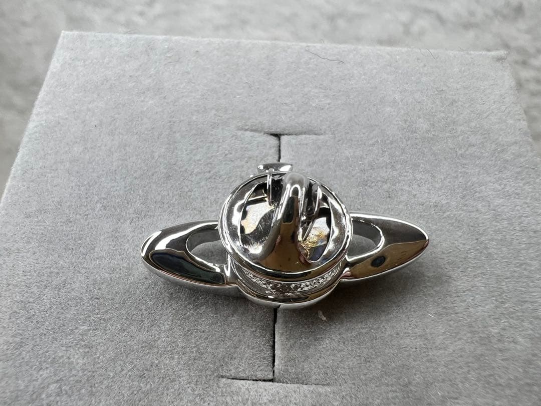 美品　ヴィヴィアンウエストウッド　オーブ　ピンバッチ　ラインストーン