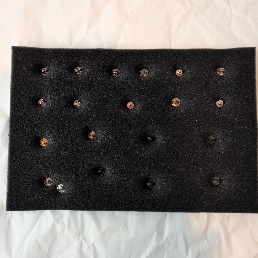 ひろ　矢沢永吉さん　ピンバッチ１８個　ケ−ス入り 未使用に近い　最終値下げ