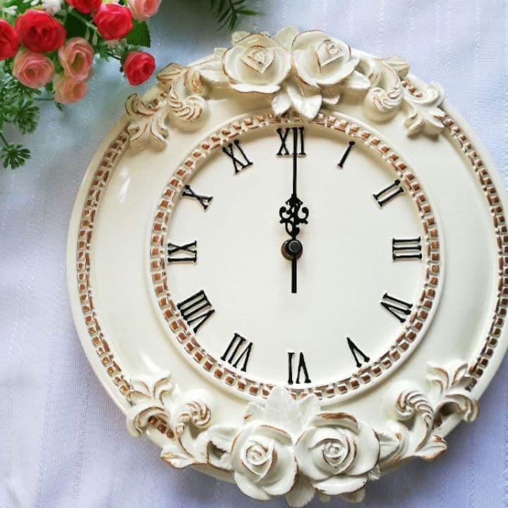 白　新品　壁掛け時計　静音　アンティーク調　掛け時計　ヨーロッパ　シャビー　バラ