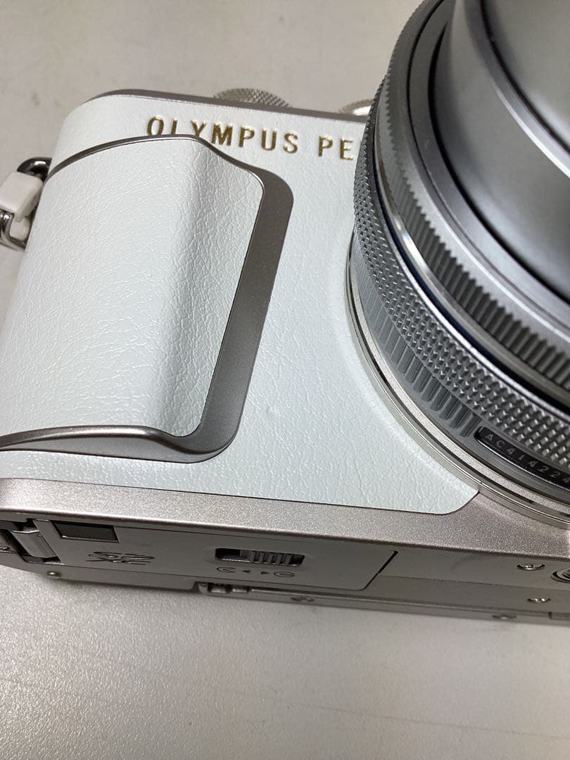 う*な様 OLYMPUS PEN E-PL6 シルバー レンズ付き　撮影可能