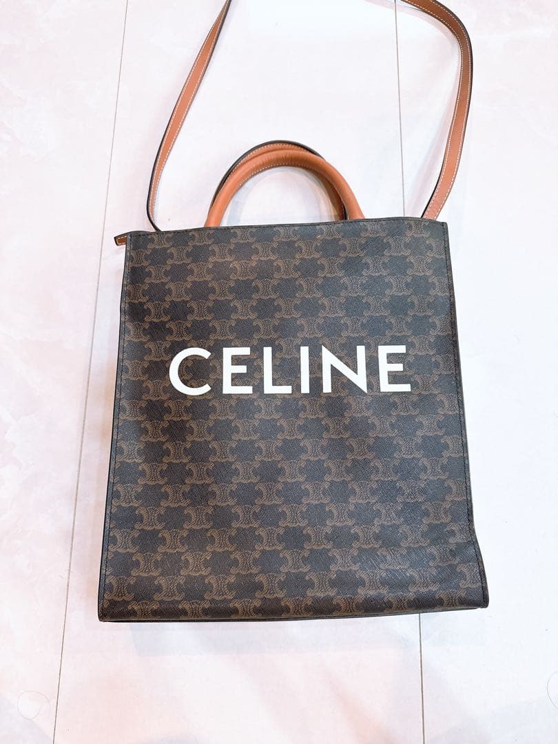 CELINE バーティカルカバ トリオンフ バッグ　ミディアム