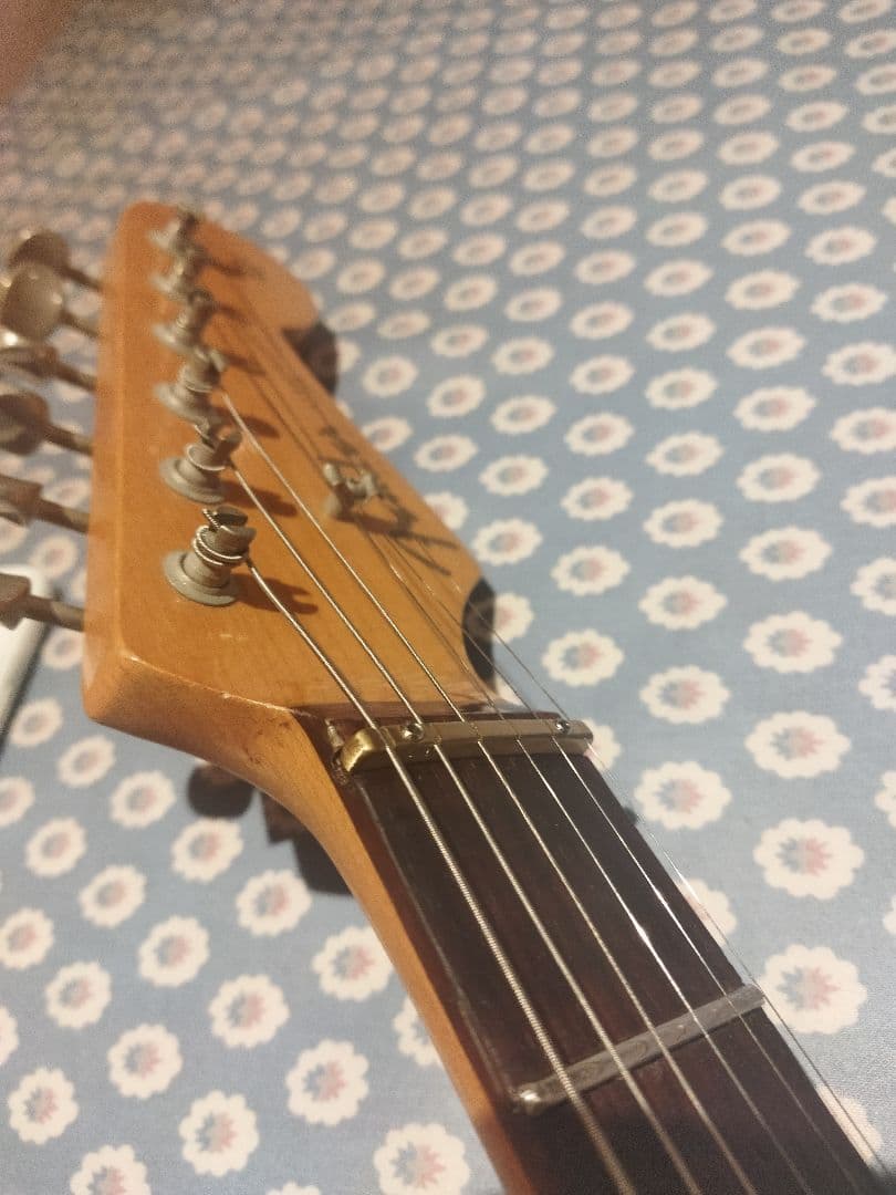 フェンダーネックとGFSボディアッセンブリ