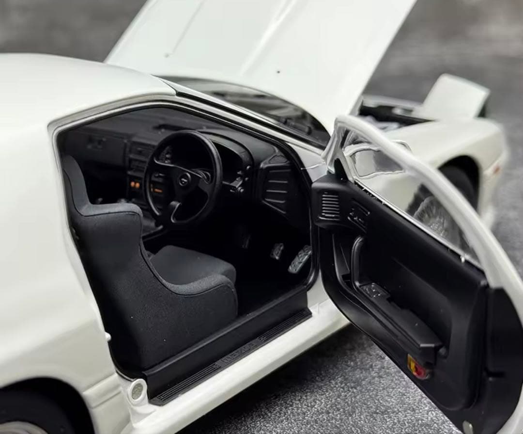 Mazda Savanna RX-7 FC3S 1/18スケールモデル