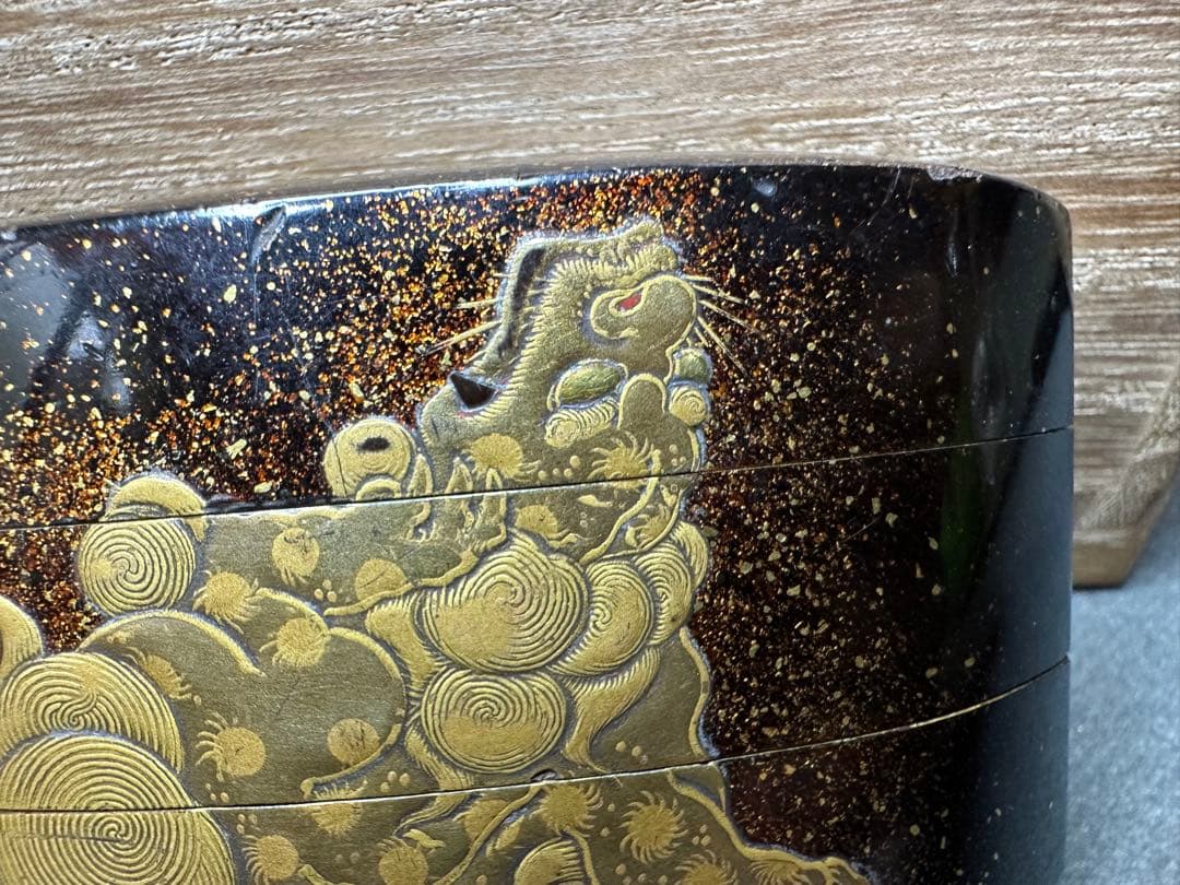 印籠　漆器　唐獅子牡丹　重箱 金色浮彫古美術品　骨董　アンティーク　彫刻 工芸品