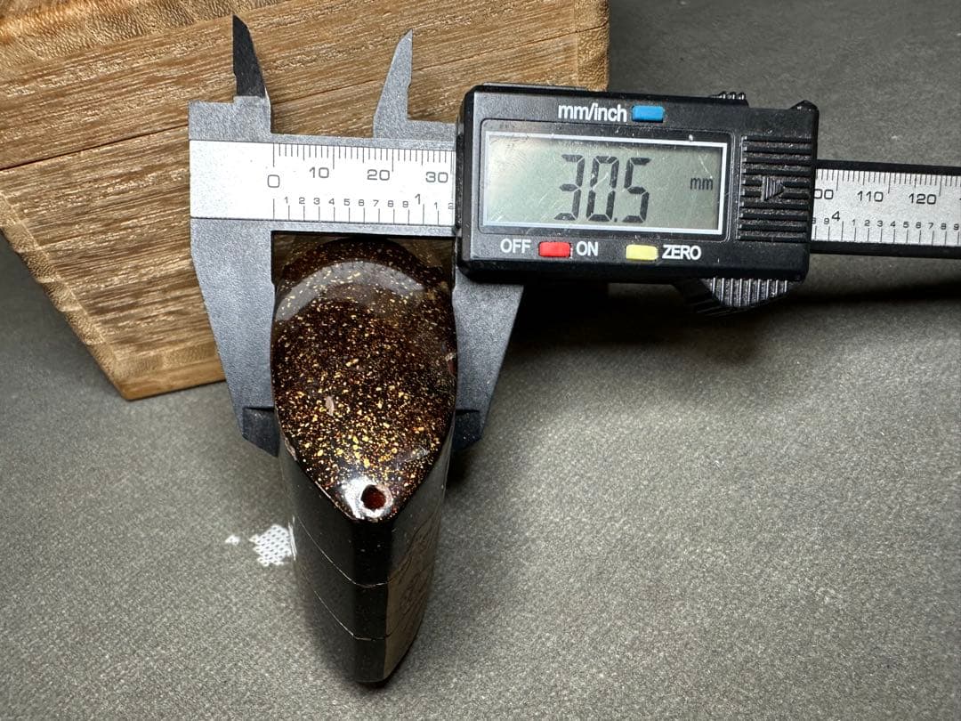 印籠　漆器　唐獅子牡丹　重箱 金色浮彫古美術品　骨董　アンティーク　彫刻 工芸品