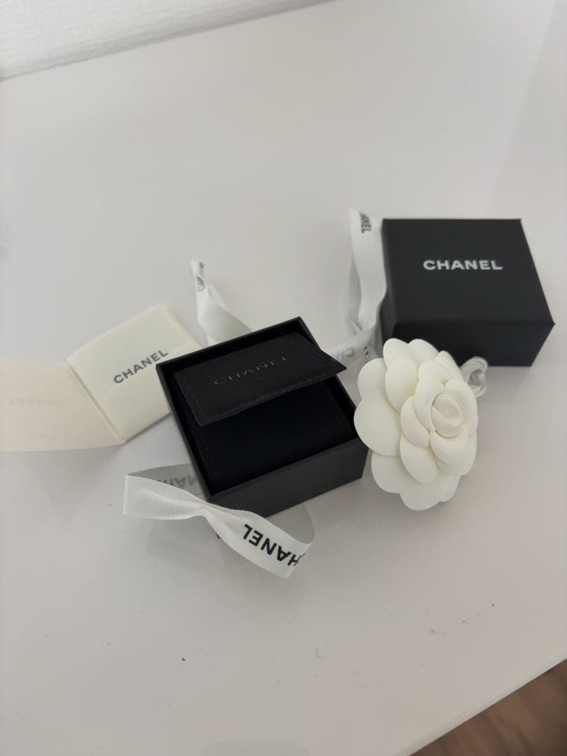 CHANEL ハート型ロゴピアス