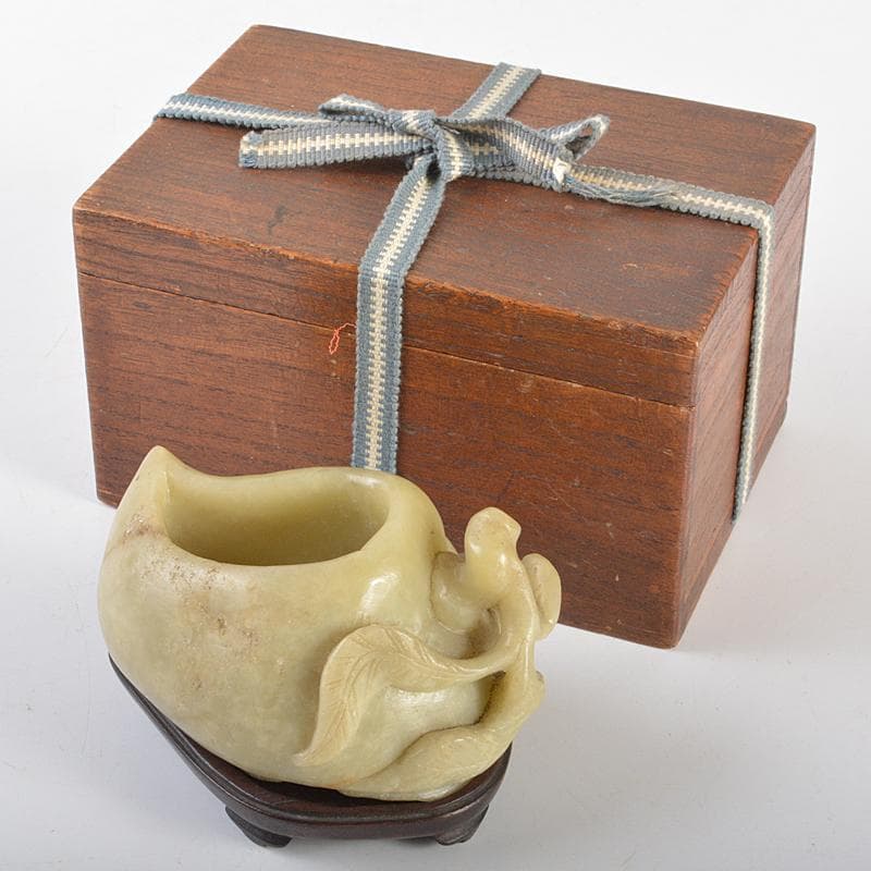 中国　玉石白玉彫刻　桃形　水孟　筆洗　唐木台・時代箱付　V　R7093