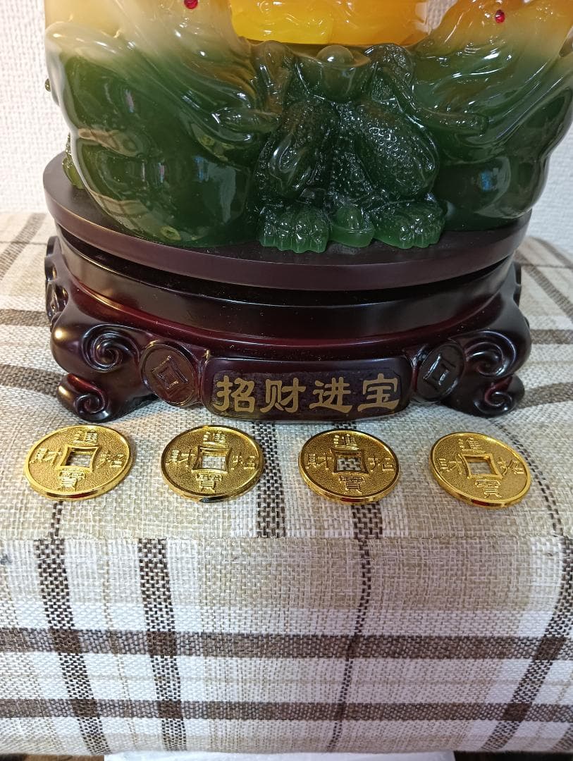 中国工芸品　金運カエルと金塊の置物　風水アイテム