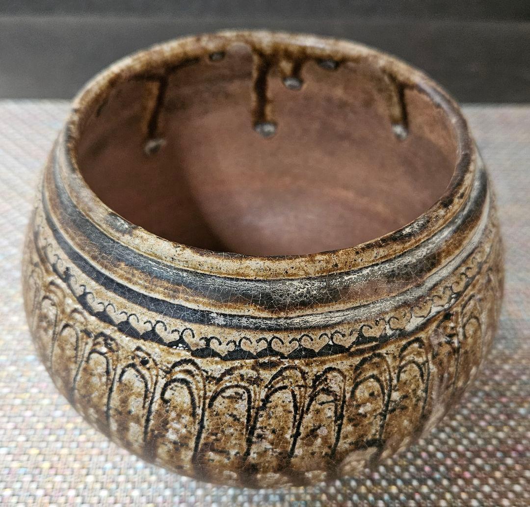 17～18世紀　東南アジア古陶磁器　安南　宋胡録　鉄釉　陰刻連弁文　ハート文　壺