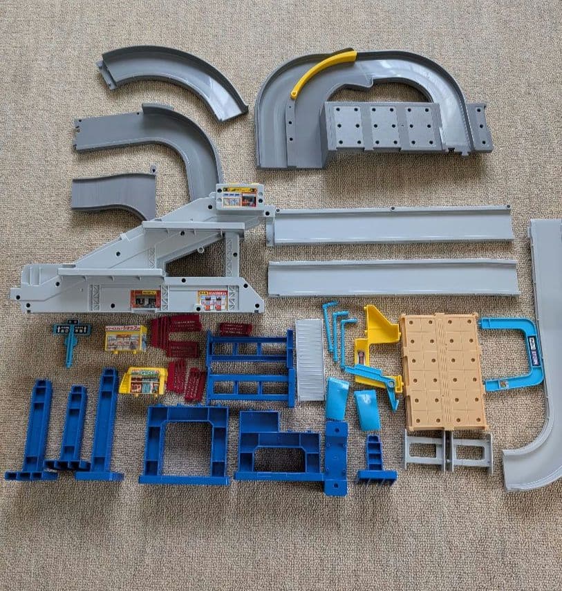 トミカ　アクション高速どうろ　タウンどうろセット　くるくる峠どうろセット
