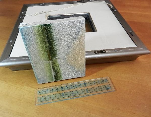 刺繍絵画「水辺の風景」（額（絵）縦３０．５㌢×横３３㌢（９．５×１２．５））