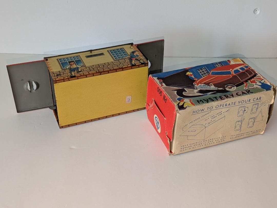 値下げ！ブリキのおもちゃ ミステリーカー 赤色 箱付き　レア物