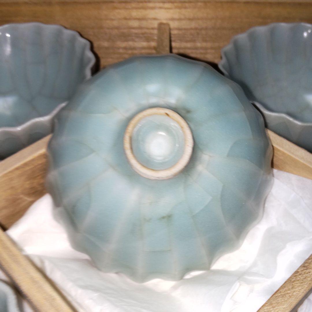 南宋から元、13世紀龍泉窯、青瓷輪花盃五口、桐箱、