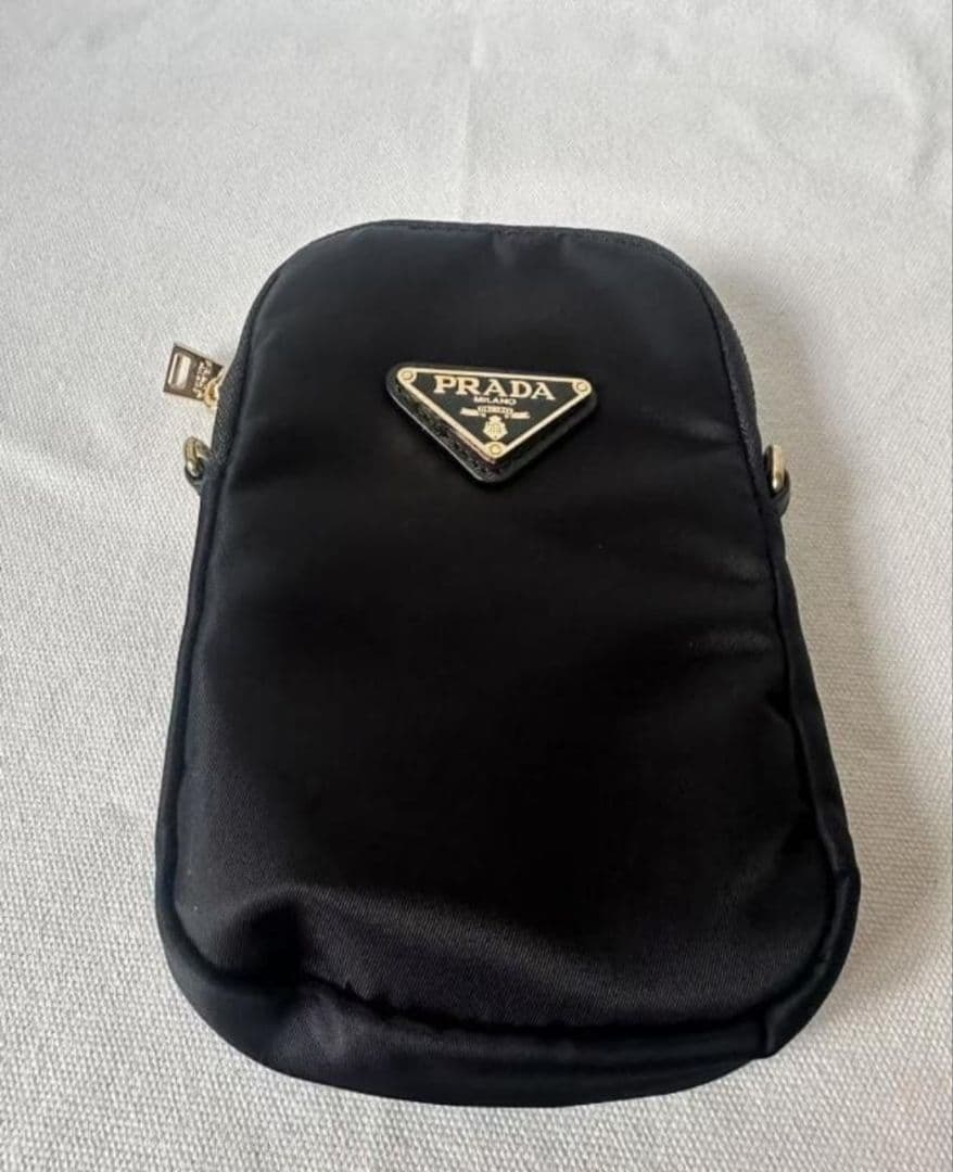 早い者勝ち PRADA スマホショルダーバッグ ブラック