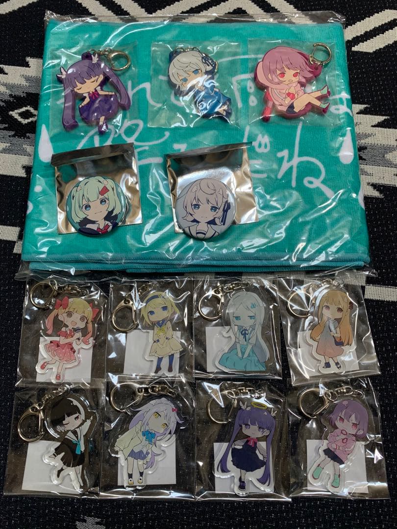 ツユ　キーホルダー　缶バッジ　タオル