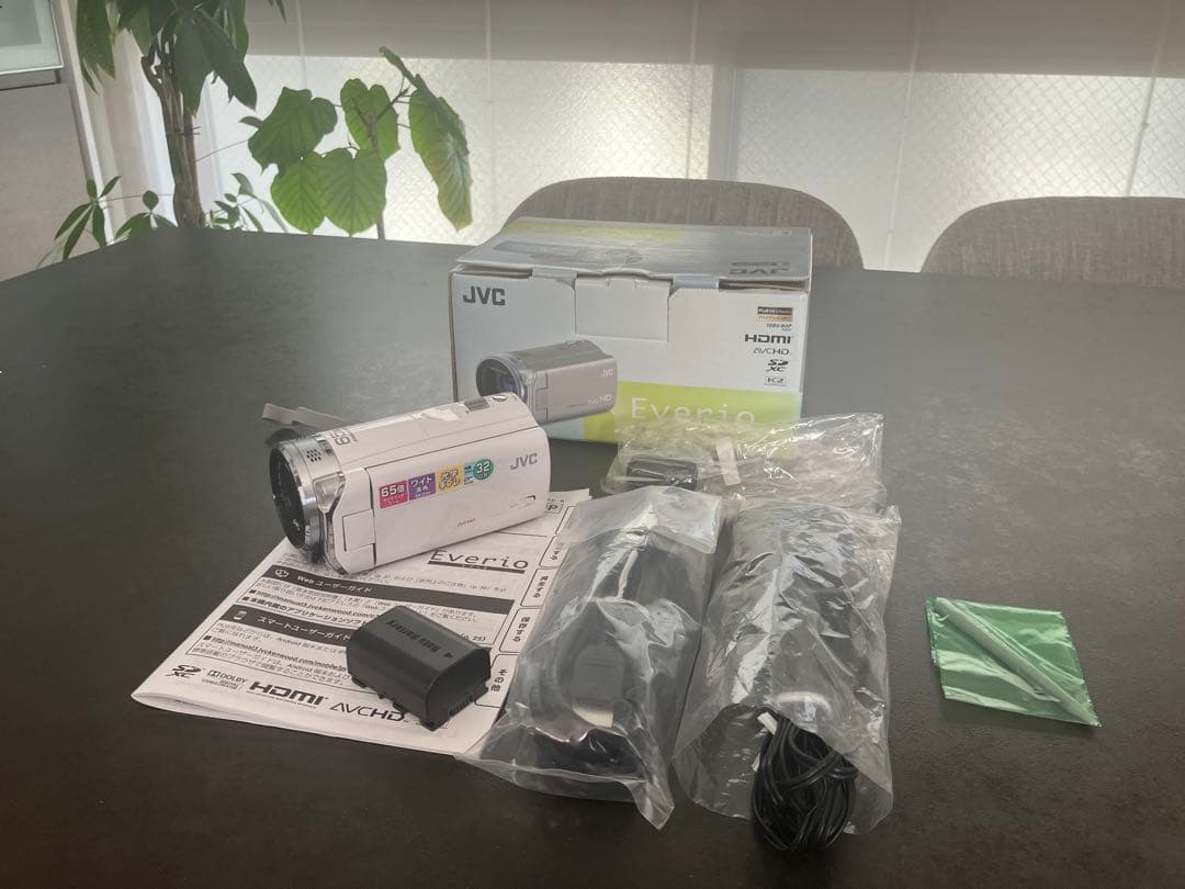 ケンウッド ハイビジョンメモリームービー Everio GZ-E565-W