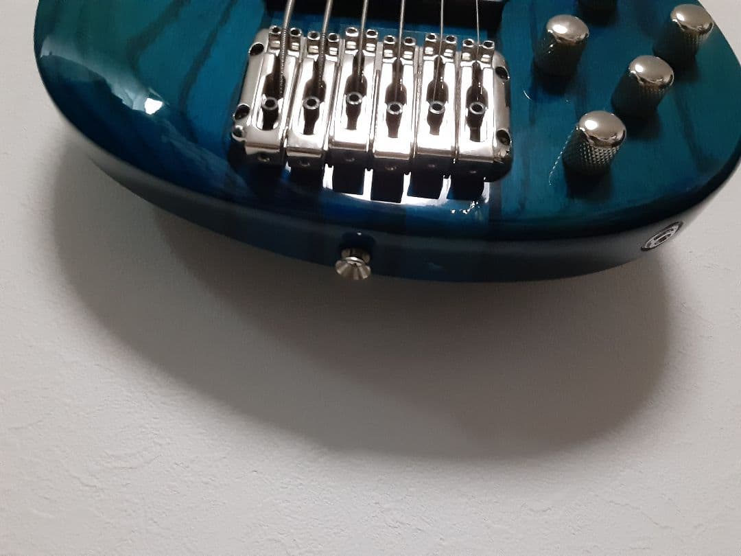 メルカリ便　playtech 6弦ベース　レギュラーチューニング済み