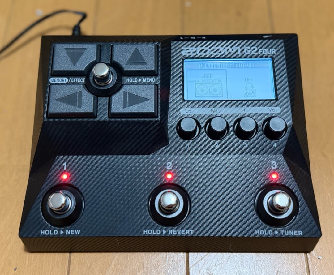 ZOOM G2 FOUR ギターエフェクター室内で数回使用の美品です。