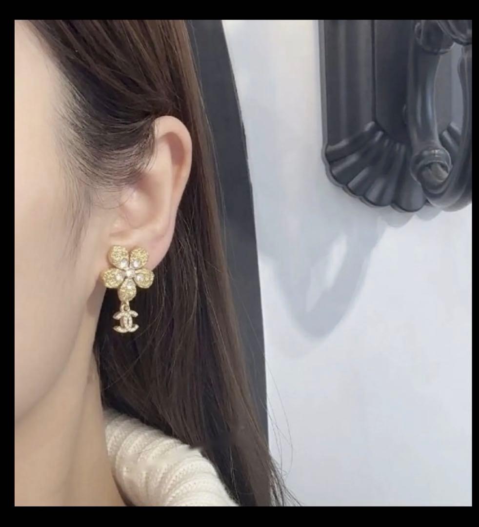 CHANEL フラワーデザイン ピアス　26C