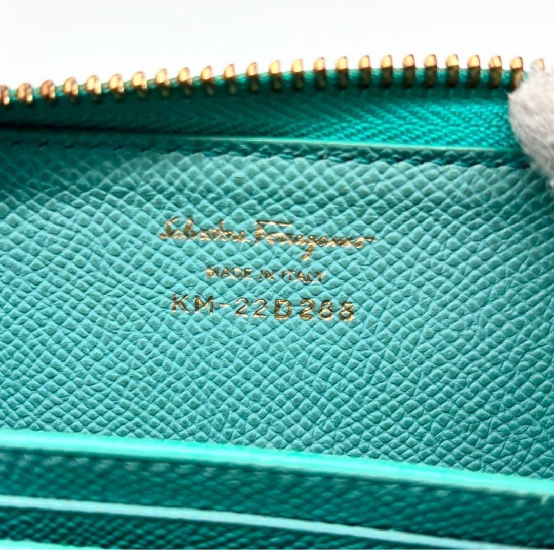 美品✨フェラガモ ヴァラリボン ケース コンパクトウォレット グリーン