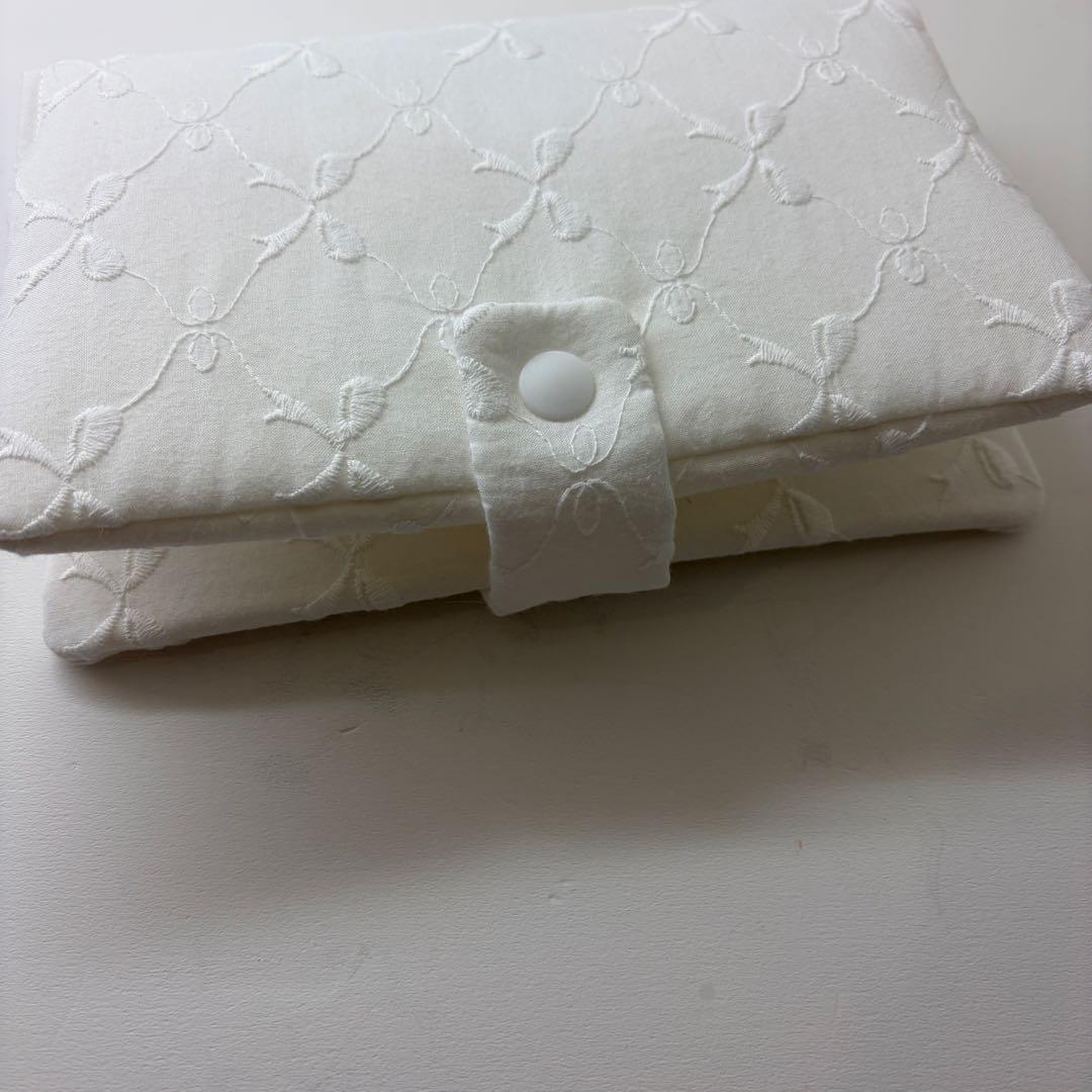 バインダーカバー　ホワイト　リボン刺繍　A6 韓国　貯金