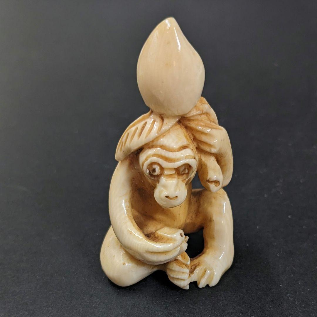 『酔猿』根付　置物　アンティーク　天然素材　彫刻 細密細工　骨董コレクション